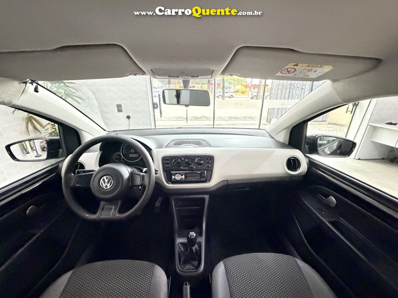 VOLKSWAGEN   UP! MOVE 1.0 TOTAL FLEX 12V 5P   PRETO 2015 1.0 FLEX - Loja