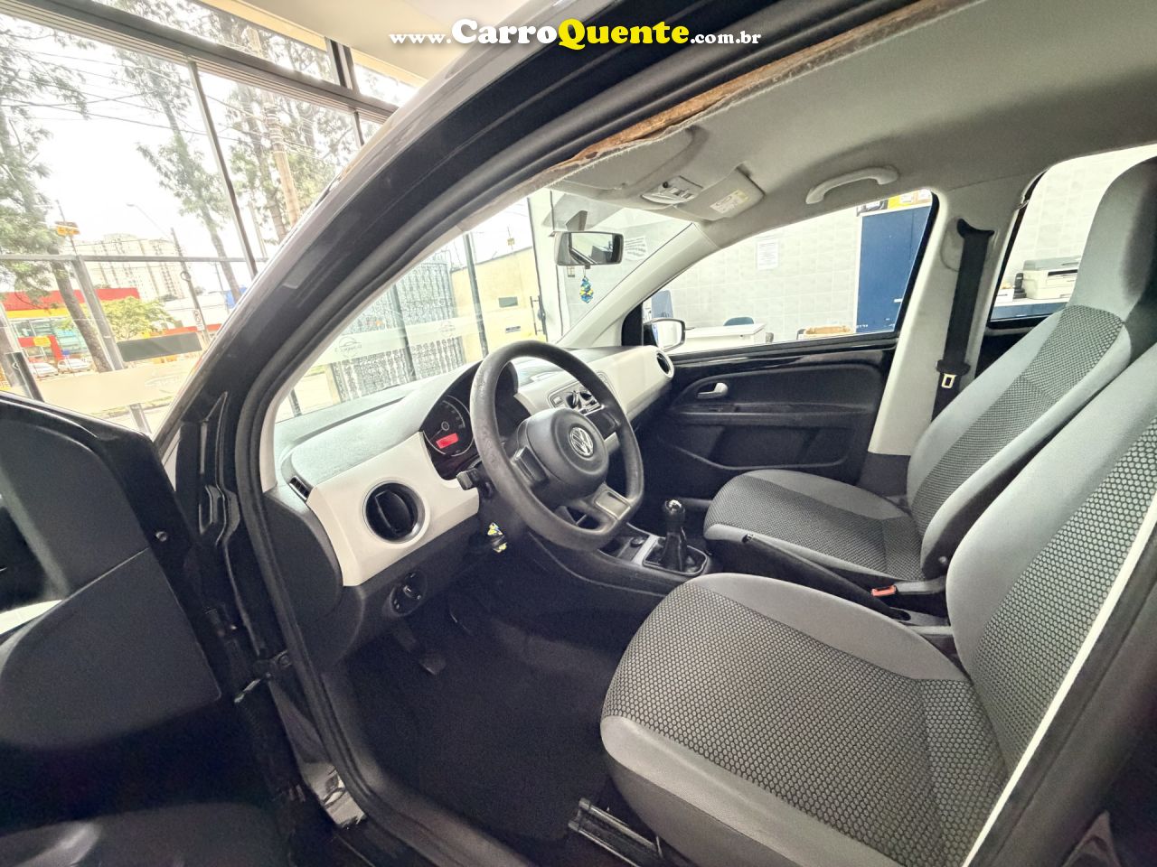 VOLKSWAGEN   UP! MOVE 1.0 TOTAL FLEX 12V 5P   PRETO 2015 1.0 FLEX - Loja