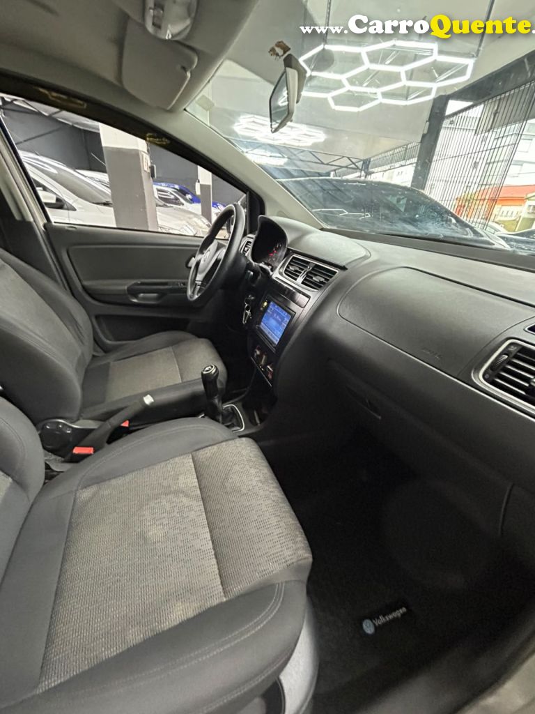 VOLKSWAGEN   FOX 1.6 MI TOTAL FLEX 8V 5P   PRATA 2013 1.6 FLEX - Loja