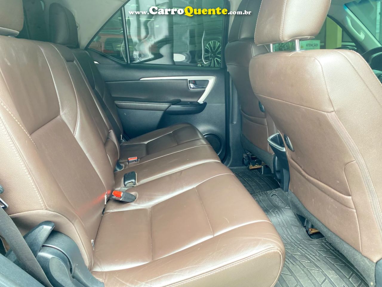 TOYOTA   HILUX SW4 SRX 4X4 2.8 TDI 16V DIES. AUT.   PRETO 2017 2.8 DIESEL - Loja