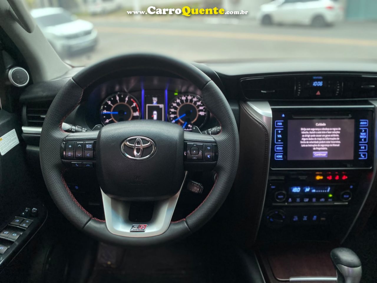 TOYOTA   HILUX SW4 SRX 4X4 2.8 TDI 16V DIES. AUT.   PRETO 2017 2.8 DIESEL - Loja
