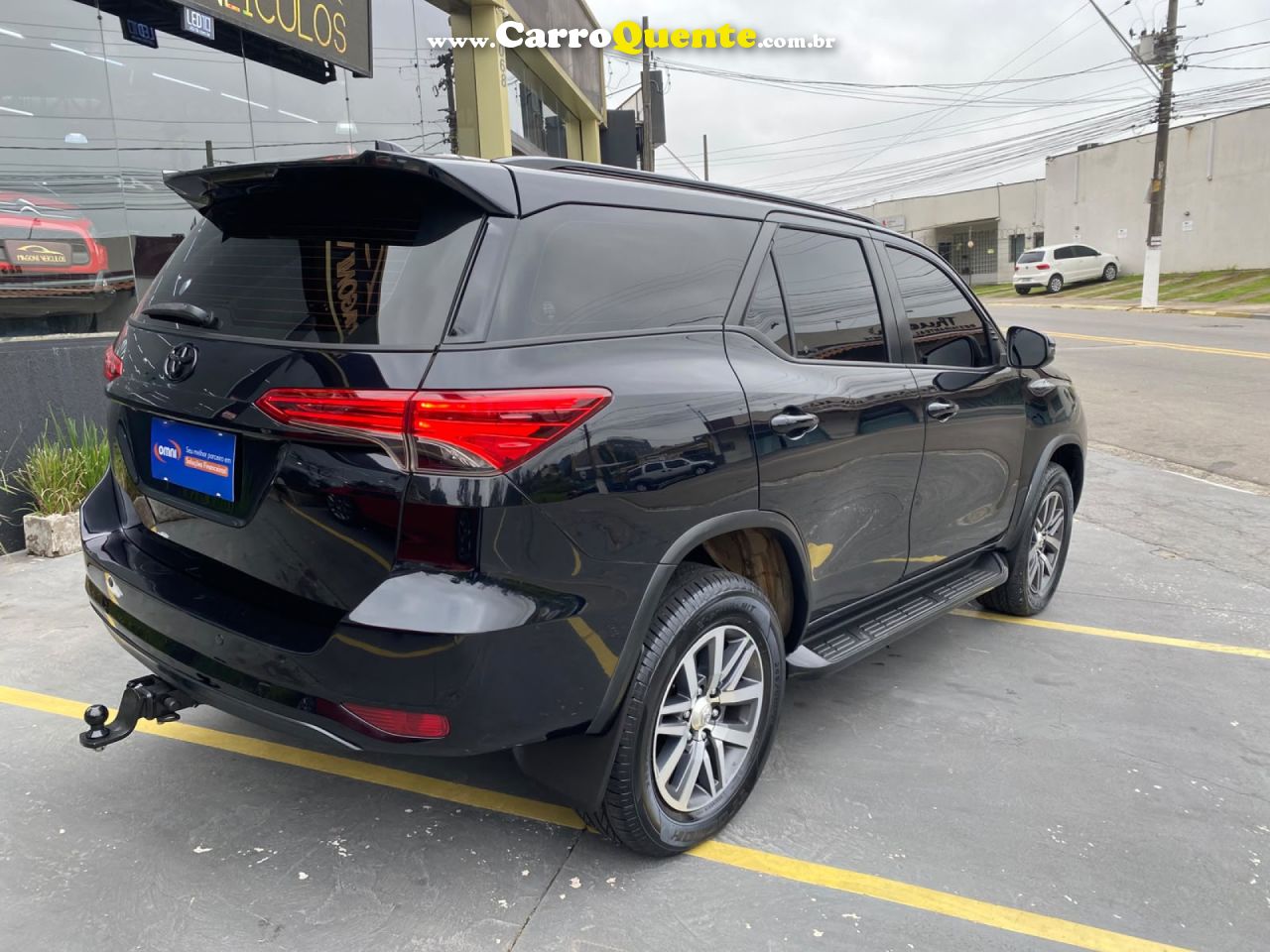 TOYOTA   HILUX SW4 SRX 4X4 2.8 TDI 16V DIES. AUT.   PRETO 2017 2.8 DIESEL - Loja