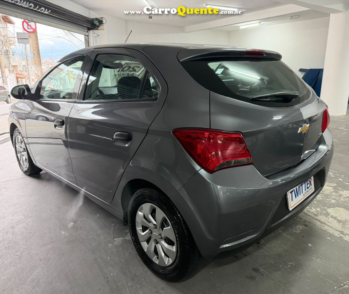 CHEVROLET   ONIX HATCH 1.0 12V FLEX 5P MEC.   CINZA 2020 1.0 FLEX - Loja