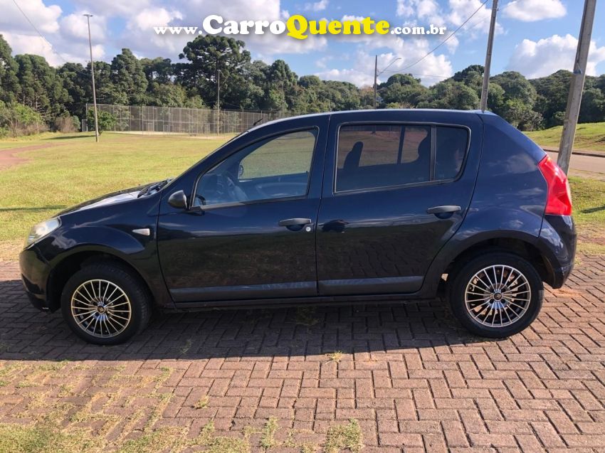 Renault SANDERO 1.0 EXPRESSION 16V FLEX 4P MANUAL - Loja