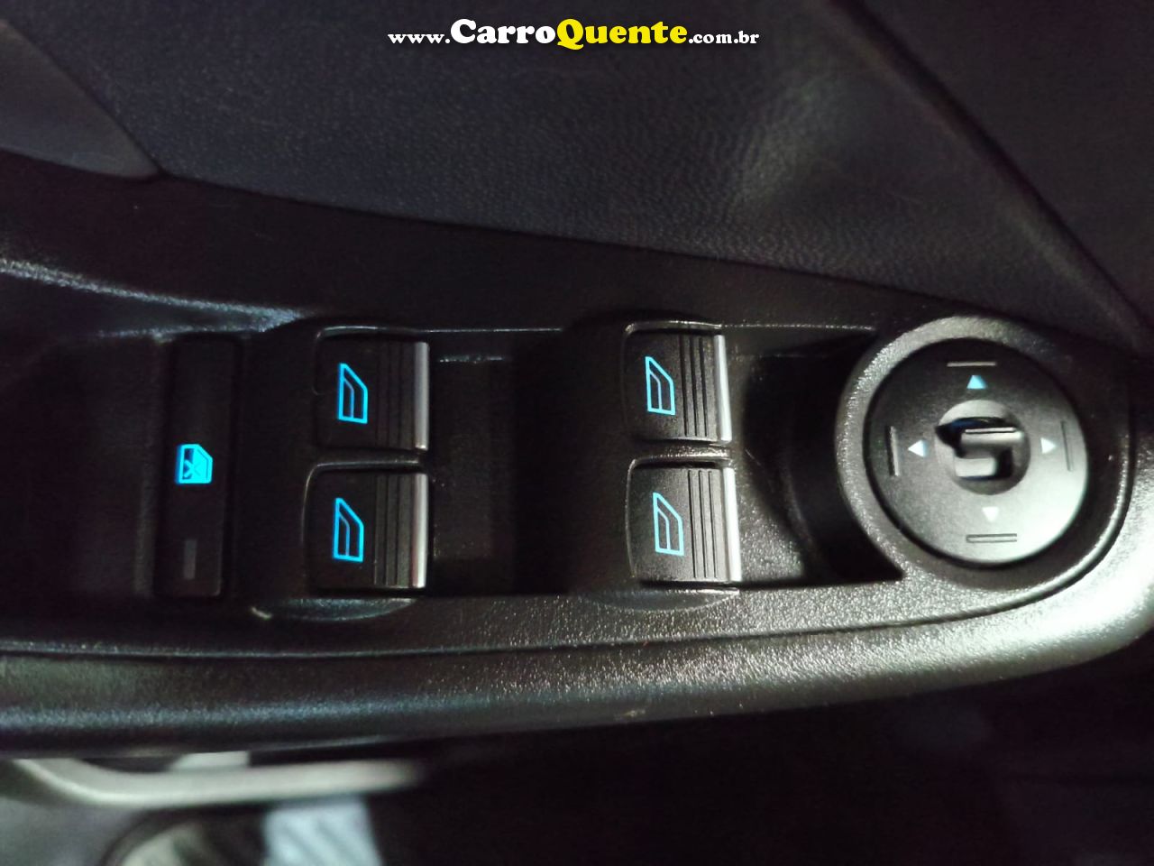 FORD FIESTA 1.6 TITANIUM HATCH 16V 2016 - Loja