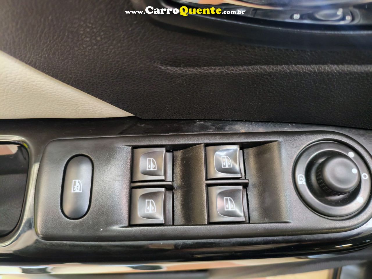 RENAULT CAPTUR 1.6 16V SCE INTENSE 2018 - Loja