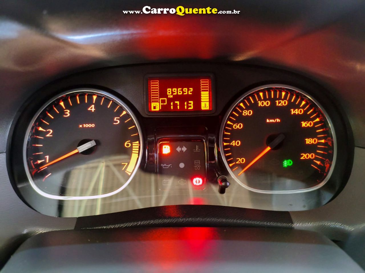 RENAULT DUSTER 2.0 TECH ROAD II 4X2 16V 2015 - Loja