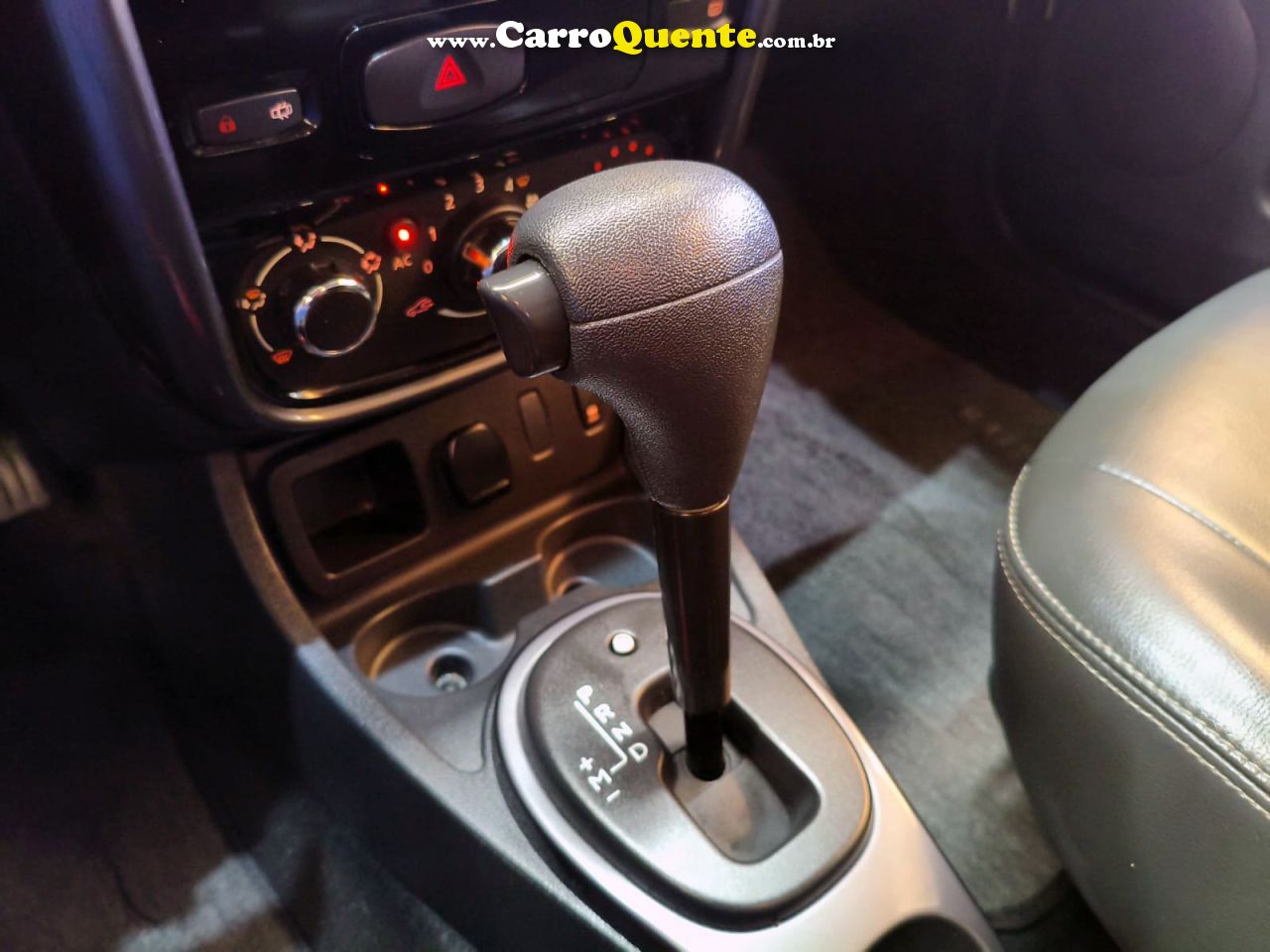 RENAULT DUSTER 2.0 TECH ROAD II 4X2 16V 2015 - Loja