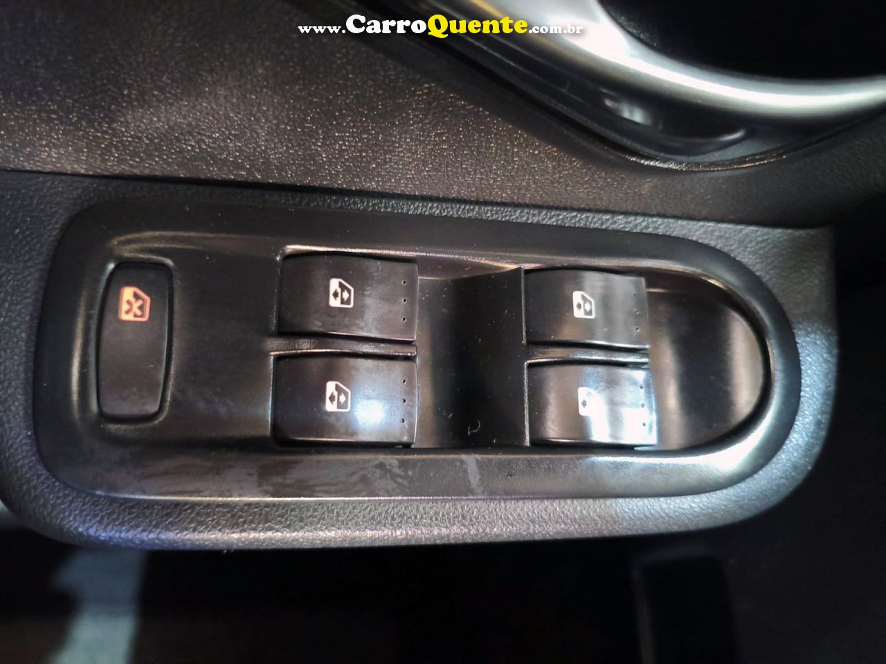 RENAULT DUSTER 2.0 TECH ROAD II 4X2 16V 2015 - Loja