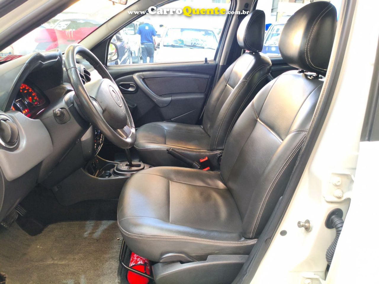 RENAULT DUSTER 2.0 TECH ROAD II 4X2 16V 2015 - Loja