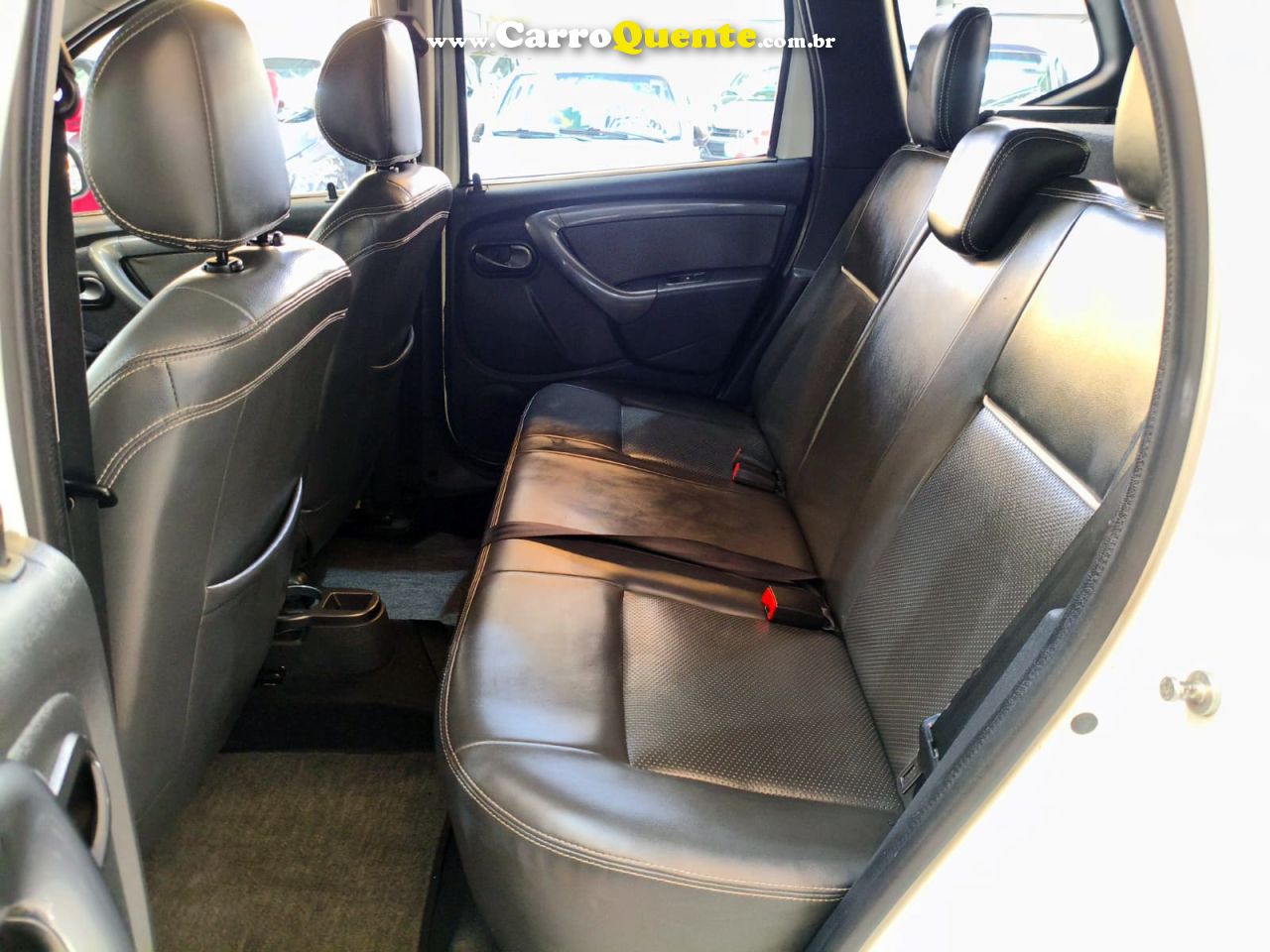 RENAULT DUSTER 2.0 TECH ROAD II 4X2 16V 2015 - Loja