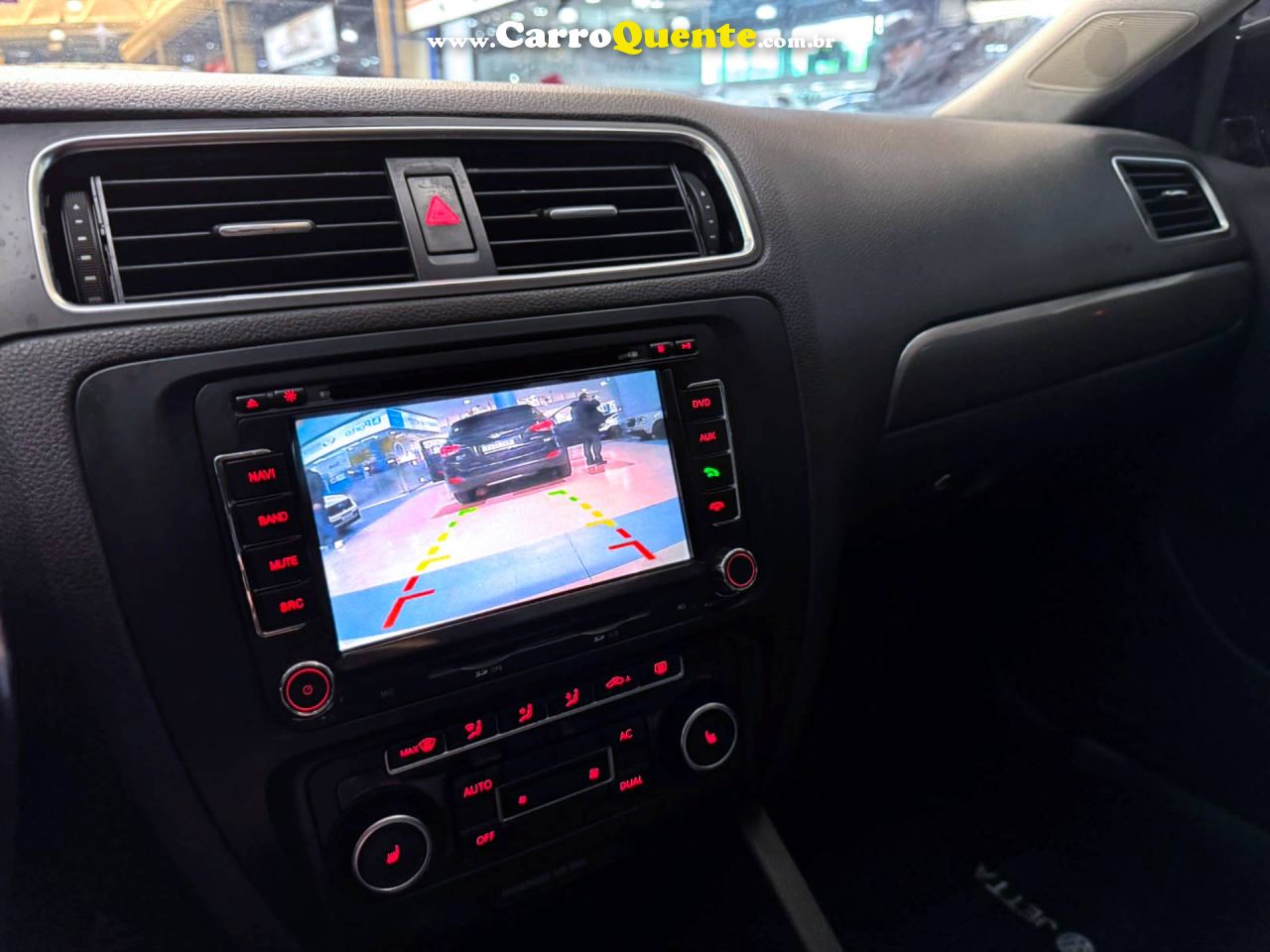 VOLKSWAGEN JETTA 2.0 TSI HIGHLINE 200CV 2011 - Loja