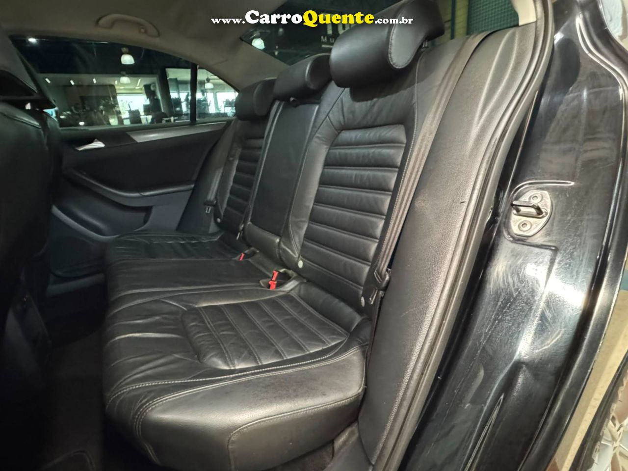 VOLKSWAGEN JETTA 2.0 TSI HIGHLINE 200CV 2011 - Loja