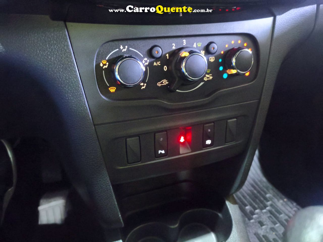 RENAULT LOGAN 1.0 12V SCE ZEN 2025 - Loja