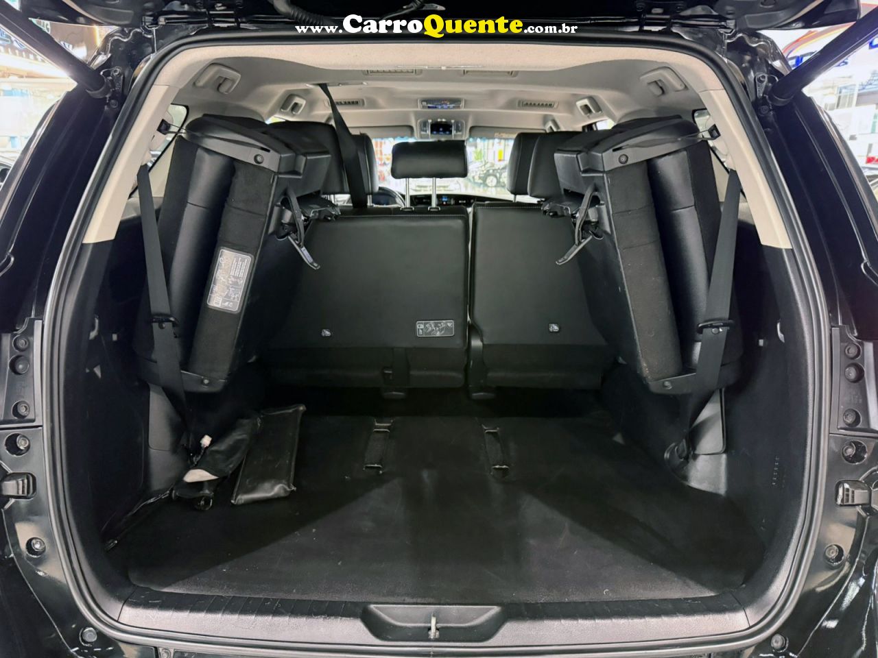 TOYOTA HILUX SW4 2.8 D-4D TURBO SRX 7L 4X4 2023 - Loja