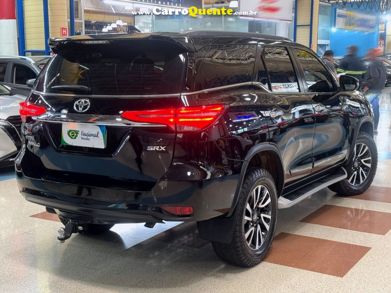 TOYOTA HILUX SW4 2.8 D-4D TURBO SRX 7L 4X4 2023 - Loja