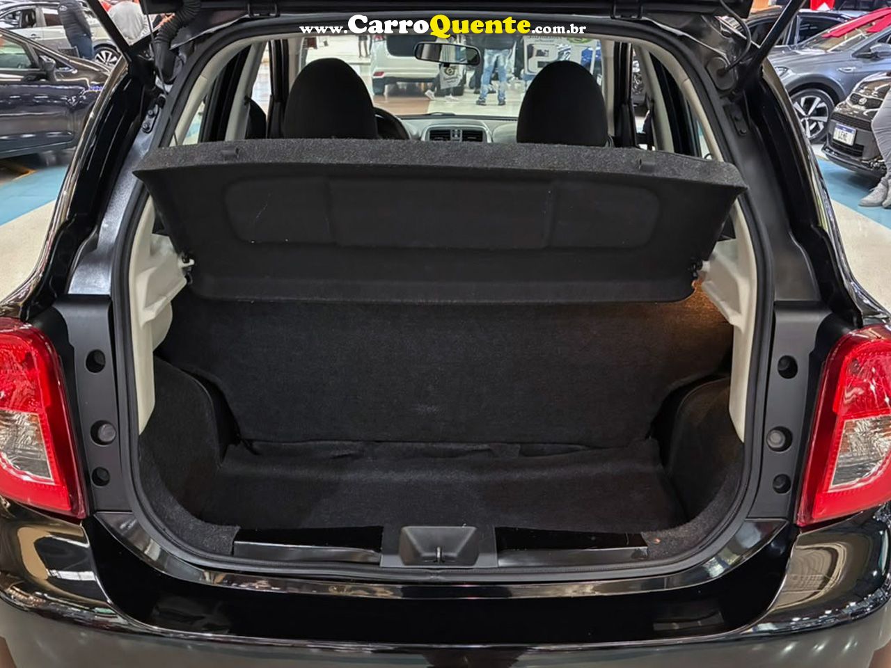 NISSAN MARCH 1.0 SV 16V 2015 - Loja