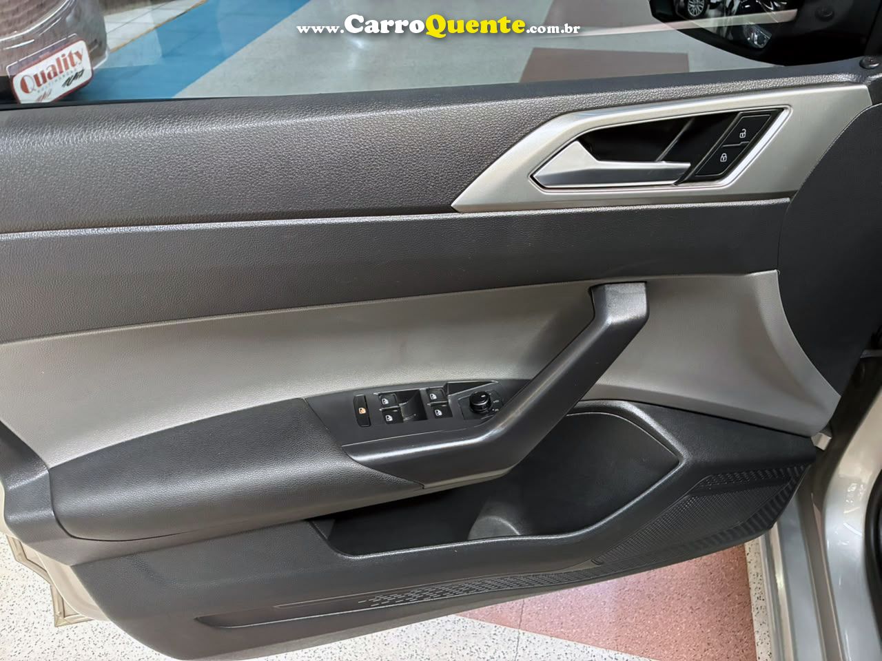 VOLKSWAGEN POLO 1.0 200 TSI HIGHLINE 2019 - Loja
