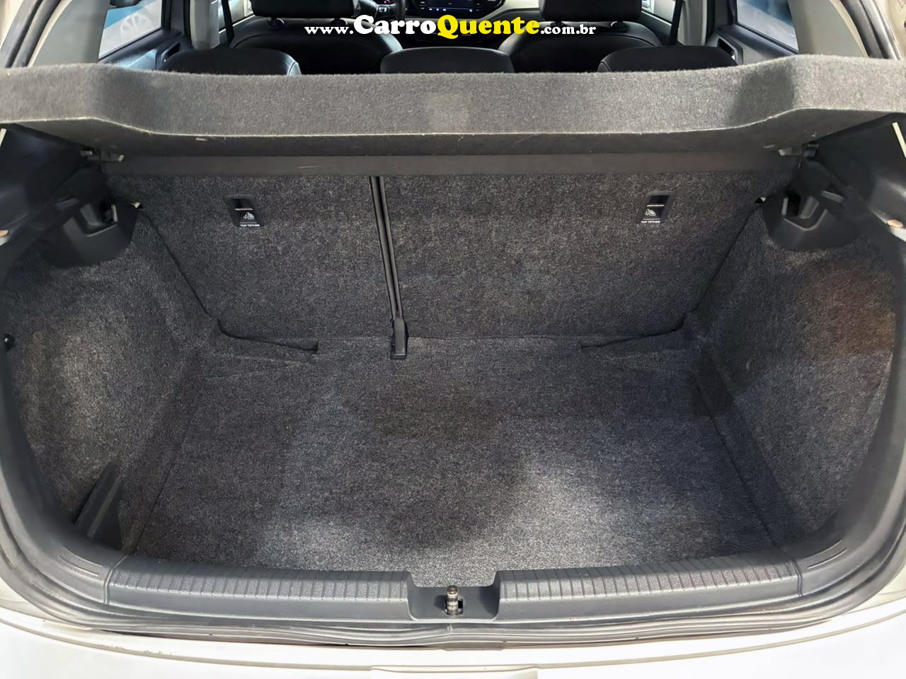 VOLKSWAGEN POLO 1.0 200 TSI HIGHLINE 2019 - Loja