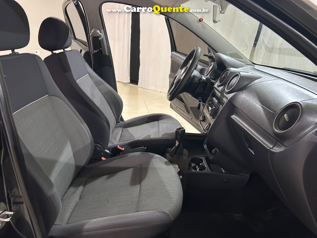 VOLKSWAGEN VOYAGE 1.0 MI CITY 8V 2013 - Loja