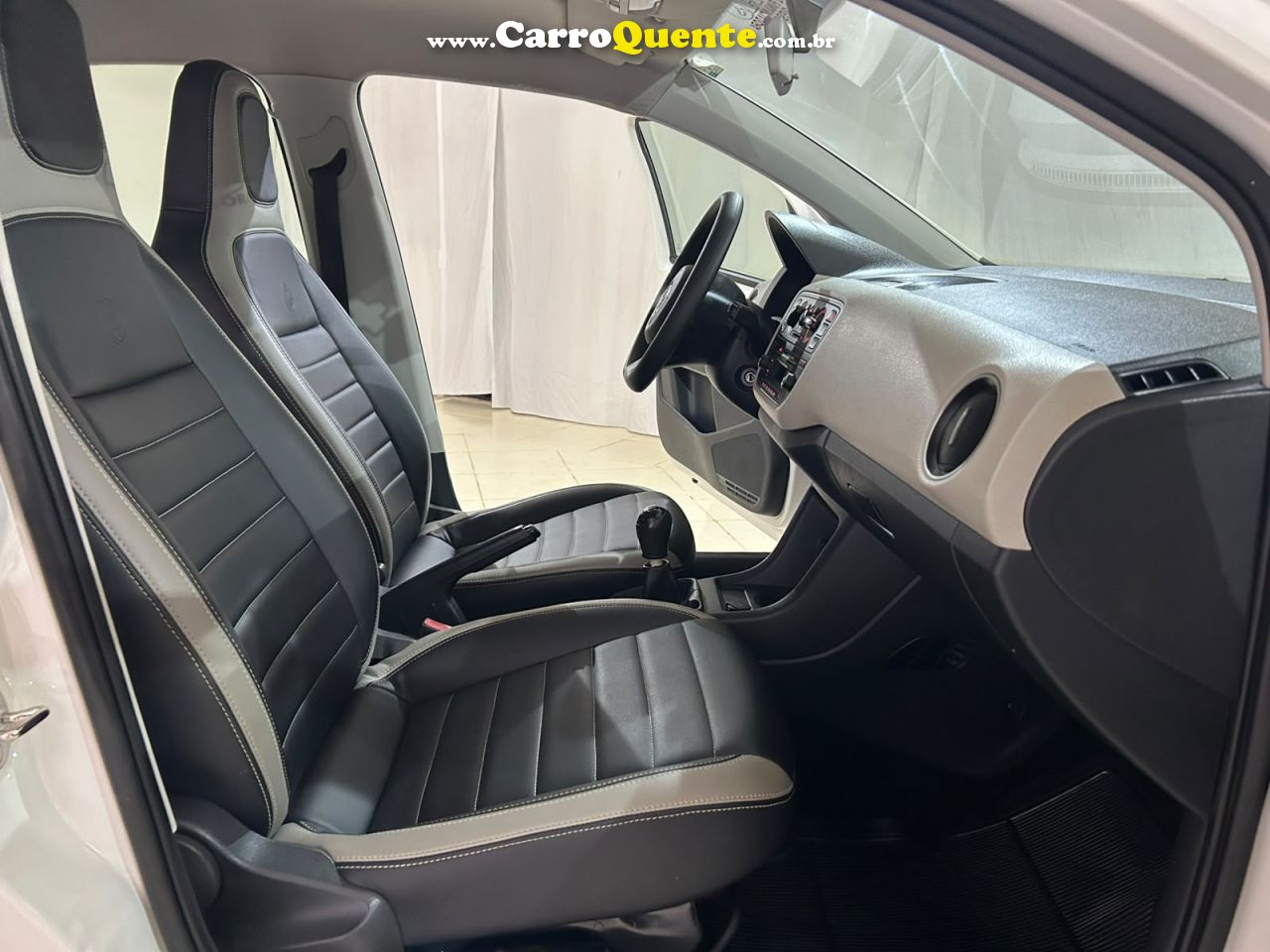 VOLKSWAGEN UP 1.0 TSI MOVE UP 12V 2016 - Loja