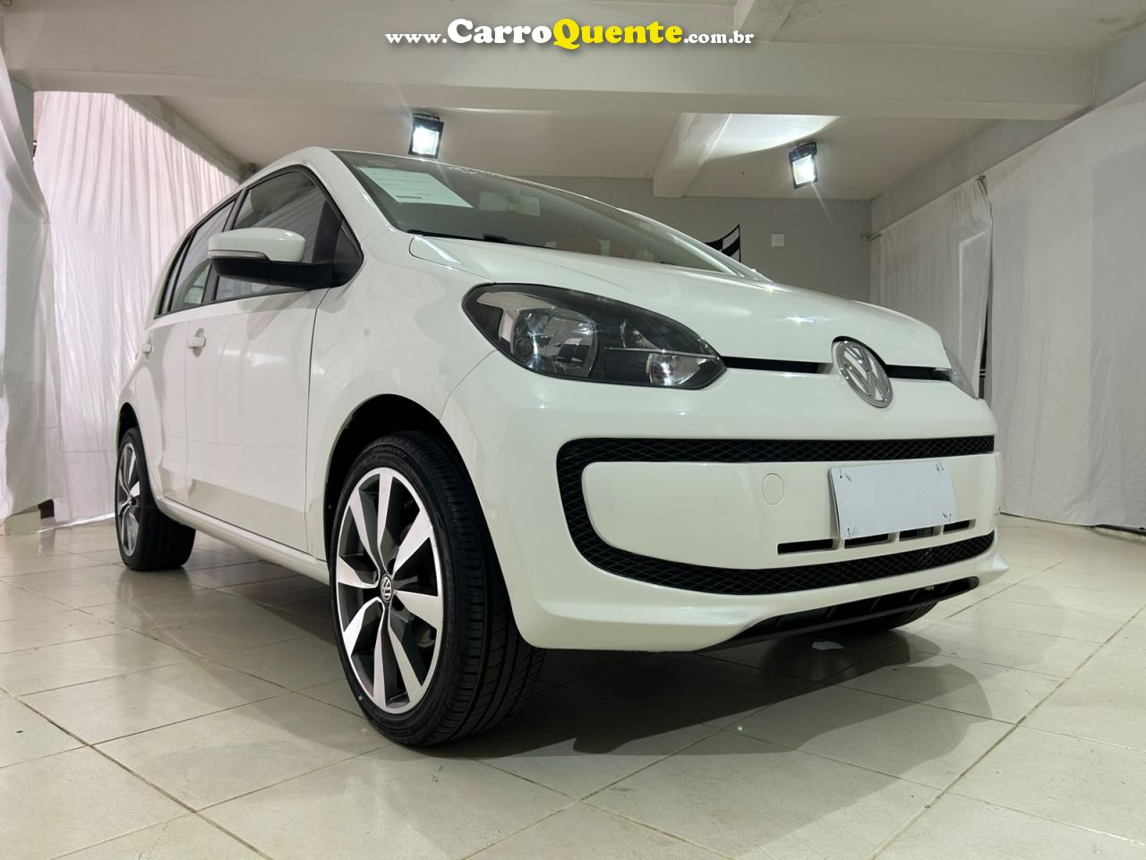 VOLKSWAGEN UP 1.0 TSI MOVE UP 12V 2016 - Loja