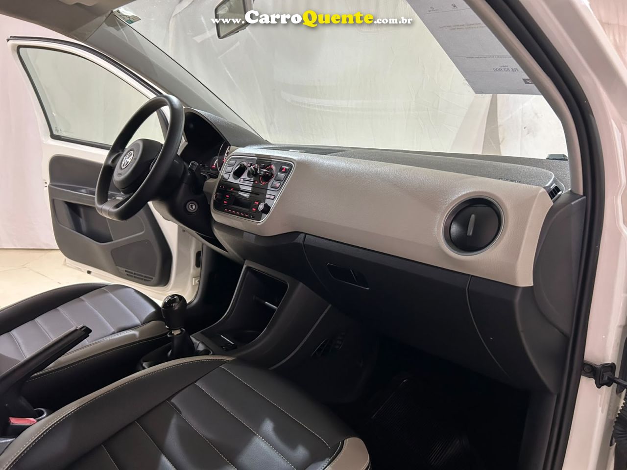 VOLKSWAGEN UP 1.0 TSI MOVE UP 12V 2016 - Loja