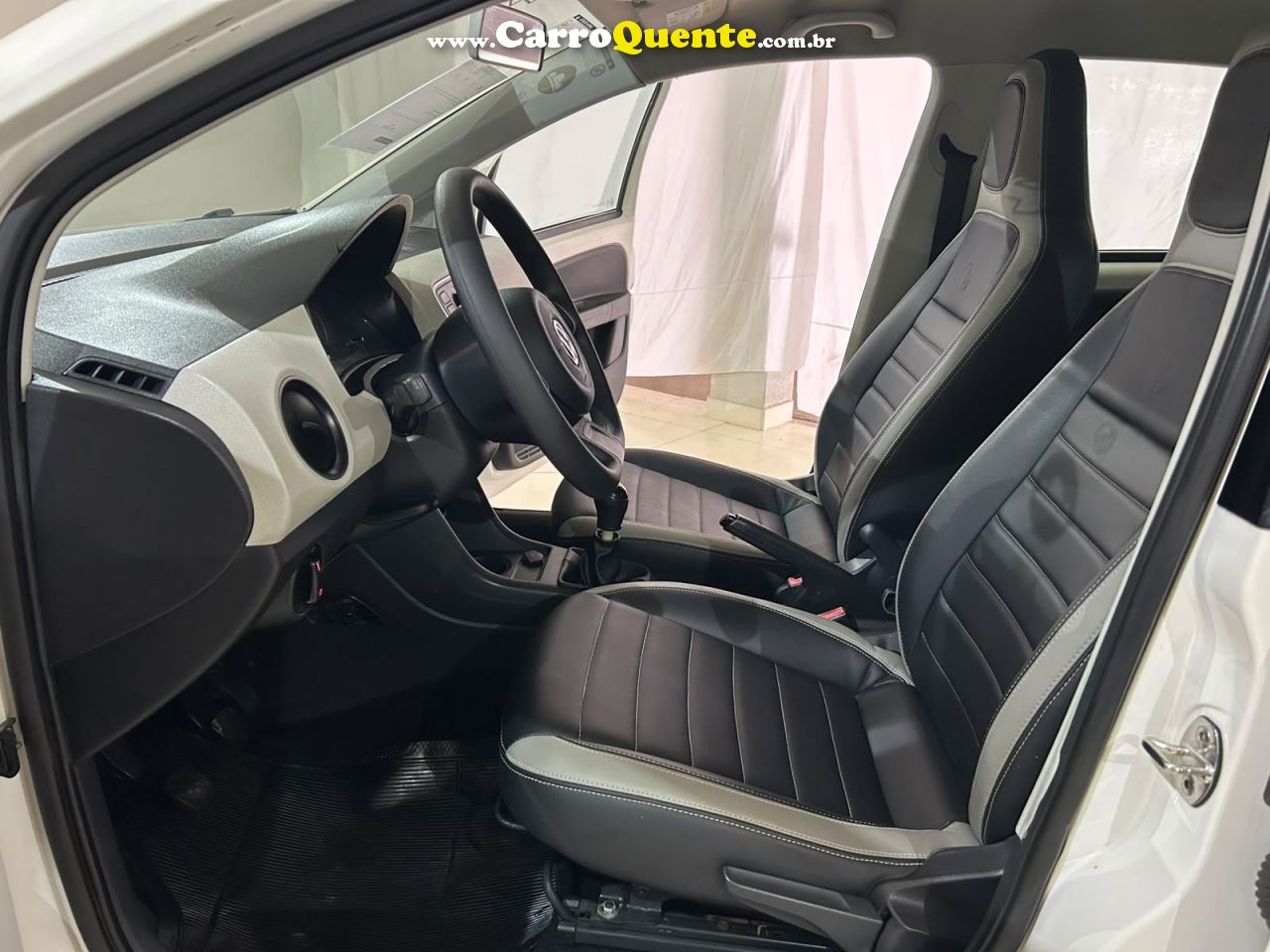 VOLKSWAGEN UP 1.0 TSI MOVE UP 12V 2016 - Loja