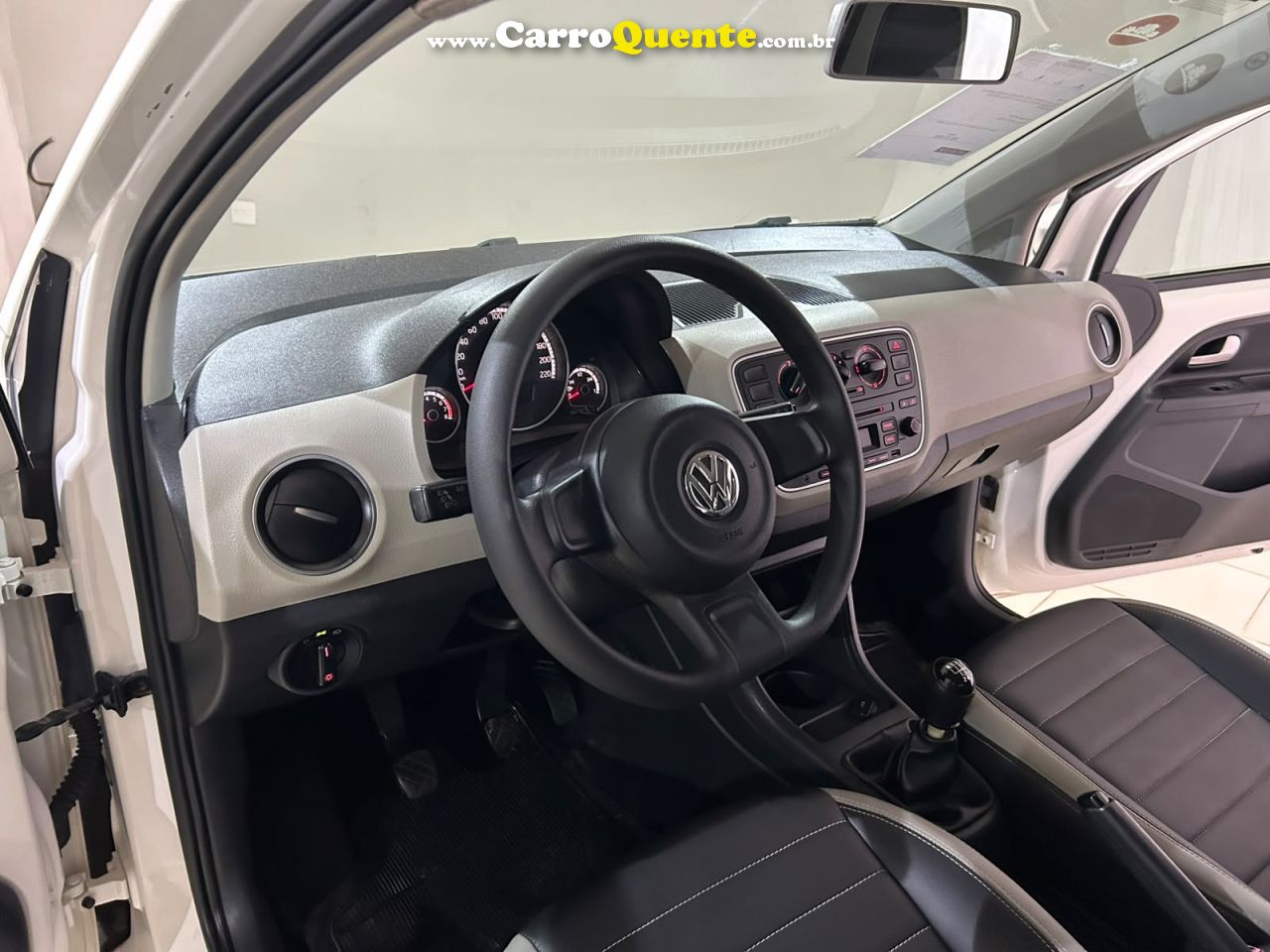 VOLKSWAGEN UP 1.0 TSI MOVE UP 12V 2016 - Loja