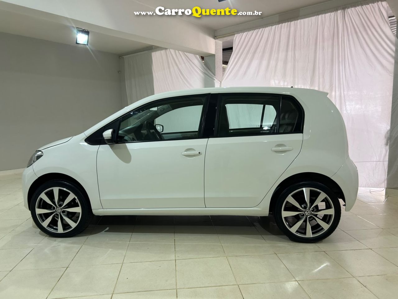 VOLKSWAGEN UP 1.0 TSI MOVE UP 12V 2016 - Loja