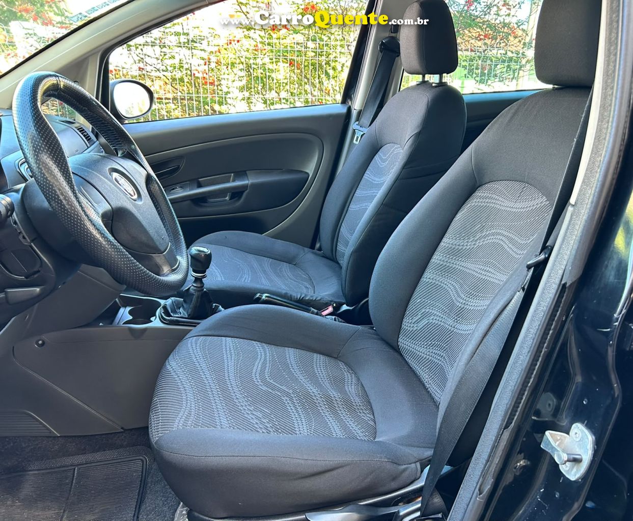 FIAT PUNTO 1.4 ATTRACTIVE ITALIA 8V 2012 - Loja