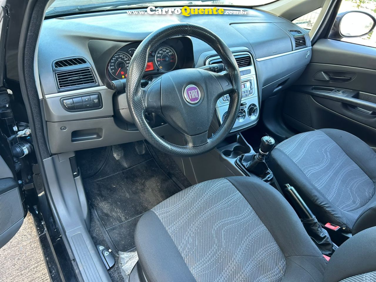 FIAT PUNTO 1.4 ATTRACTIVE ITALIA 8V 2012 - Loja