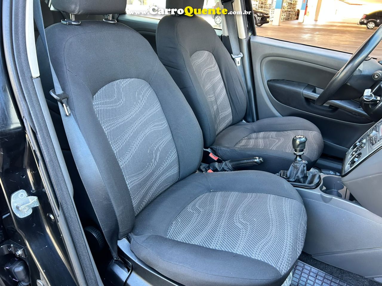 FIAT PUNTO 1.4 ATTRACTIVE ITALIA 8V 2012 - Loja