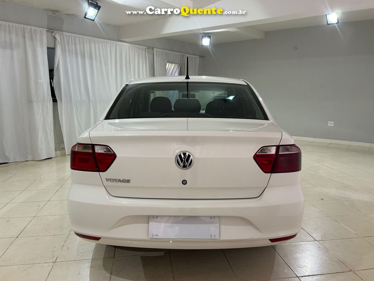 VOLKSWAGEN VOYAGE 1.0 MI TRENDLINE 8V 2015 - Loja