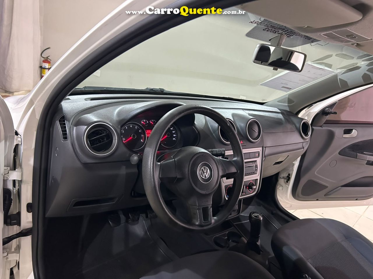 VOLKSWAGEN VOYAGE 1.0 MI TRENDLINE 8V 2015 - Loja