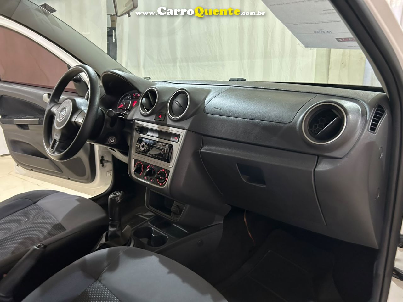 VOLKSWAGEN VOYAGE 1.0 MI TRENDLINE 8V 2015 - Loja