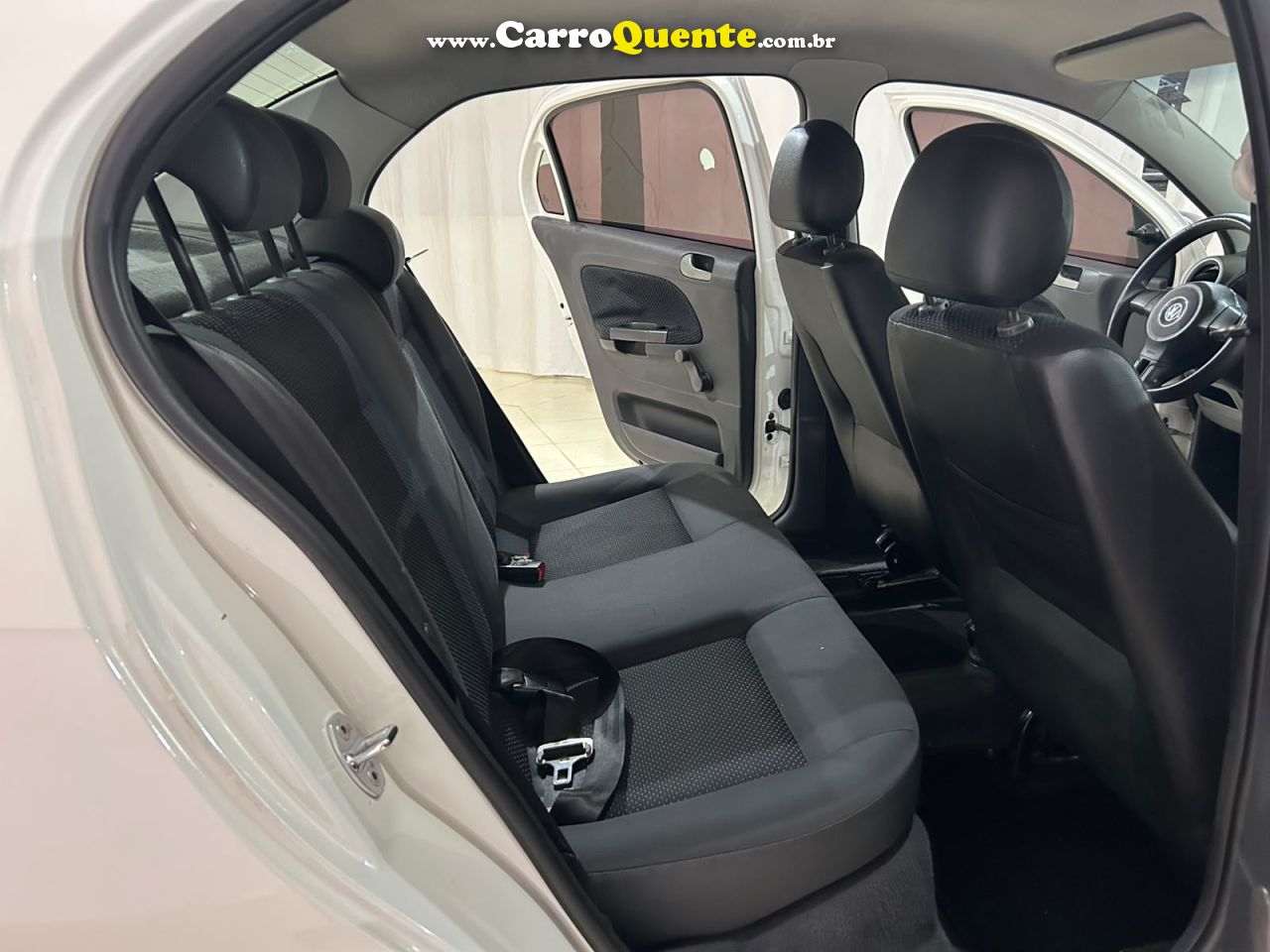 VOLKSWAGEN VOYAGE 1.0 MI TRENDLINE 8V 2015 - Loja