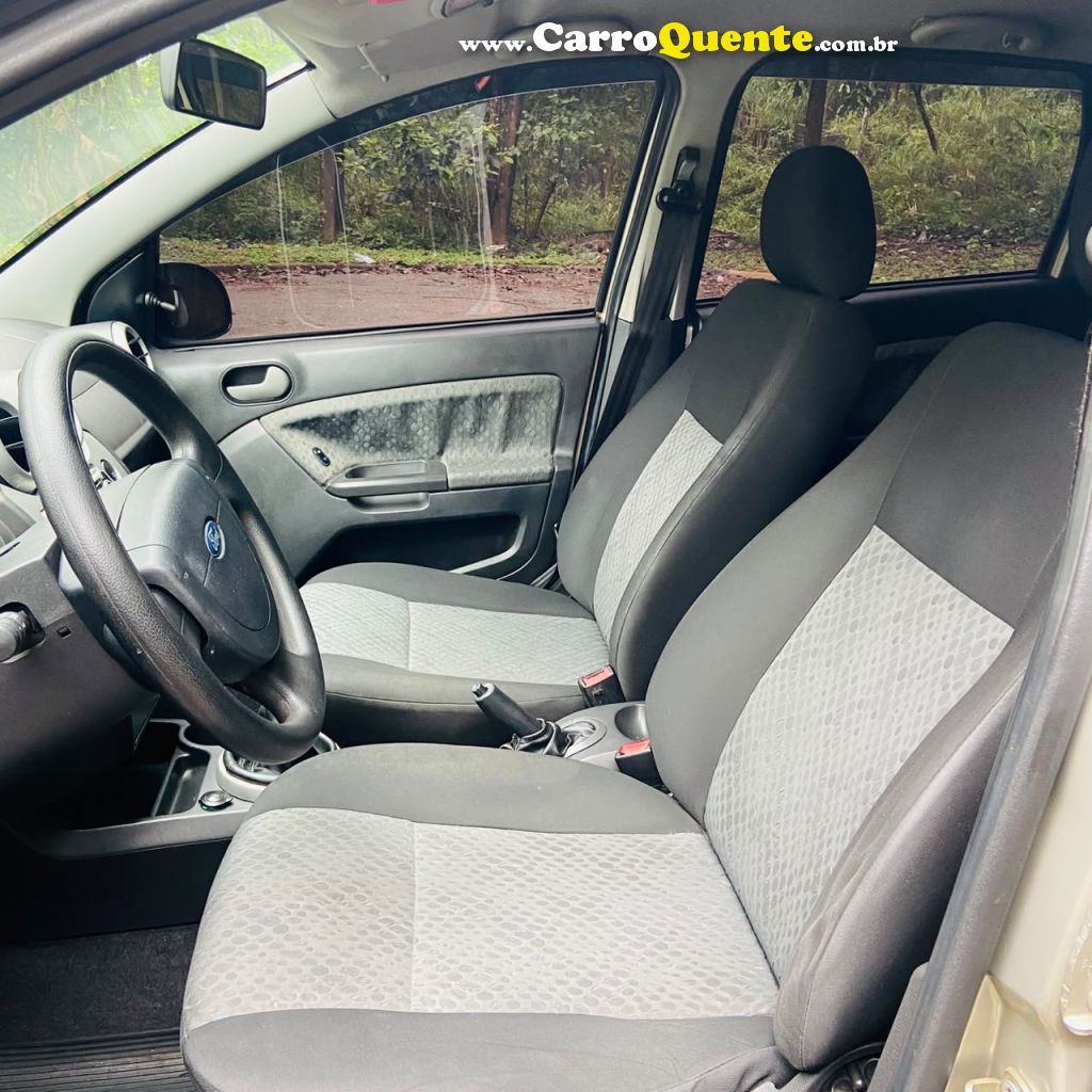 FORD FIESTA 1.6 MPI HATCH 8V 2011 - Loja