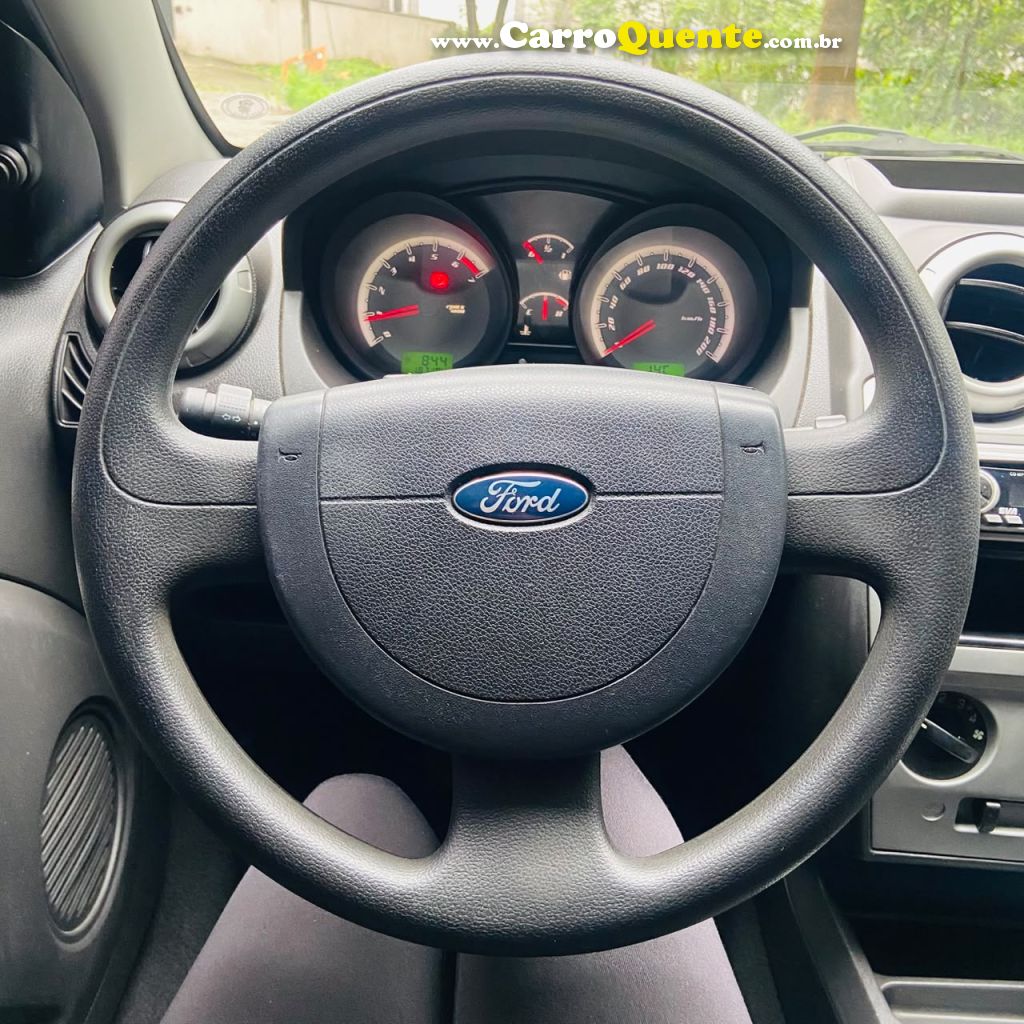 FORD FIESTA 1.6 MPI HATCH 8V 2011 - Loja