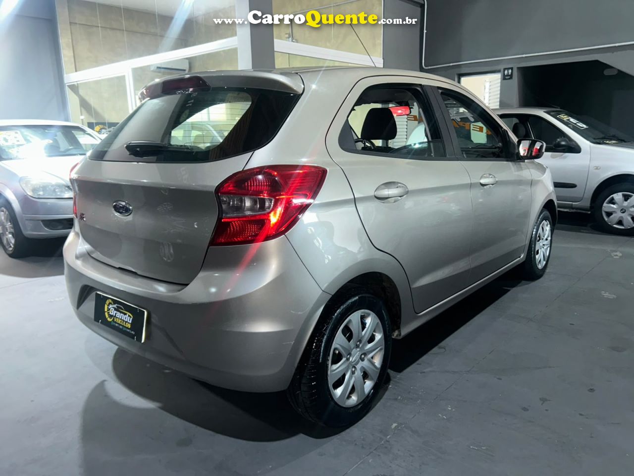 FORD   KA 1.0 SESE PLUS TIVCT FLEX 5P   PRATA 2017 1.0 FLEX - Loja