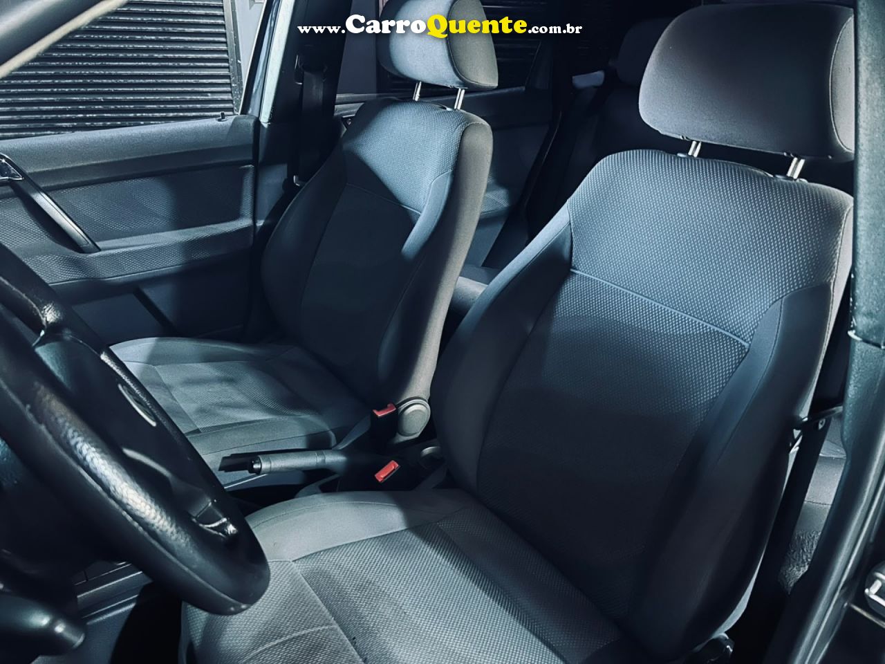 VOLKSWAGEN   POLO 1.6 MIS.OURO 1.6 MI TOT.FLEX 8V 5P   CINZA 2011 1.6 GASOLINA - Loja