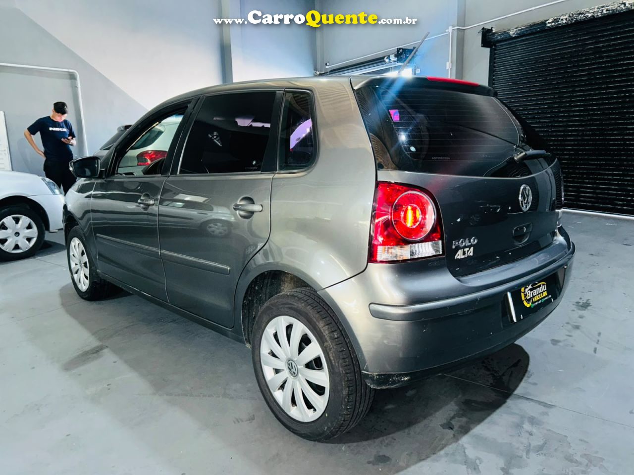 VOLKSWAGEN   POLO 1.6 MIS.OURO 1.6 MI TOT.FLEX 8V 5P   CINZA 2011 1.6 GASOLINA - Loja