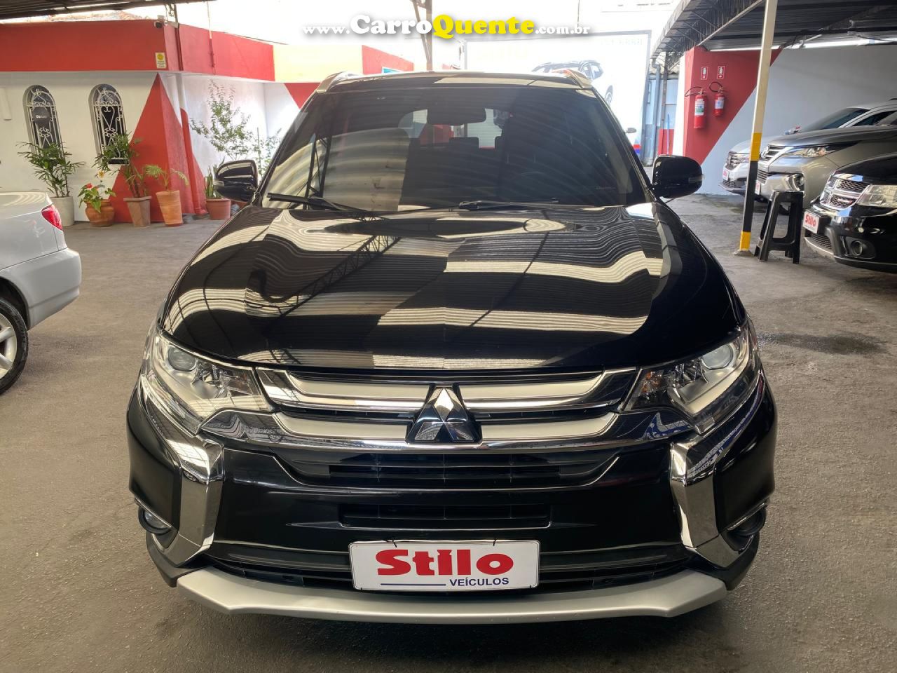 MITSUBISHI   OUTLANDER COMFORT 2.0 16V AUT.   PRETO 2018 2.0 GASOLINA - Loja