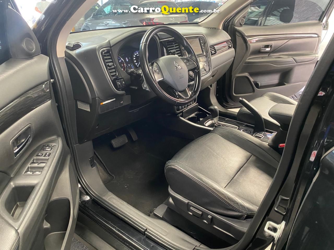 MITSUBISHI   OUTLANDER COMFORT 2.0 16V AUT.   PRETO 2018 2.0 GASOLINA - Loja