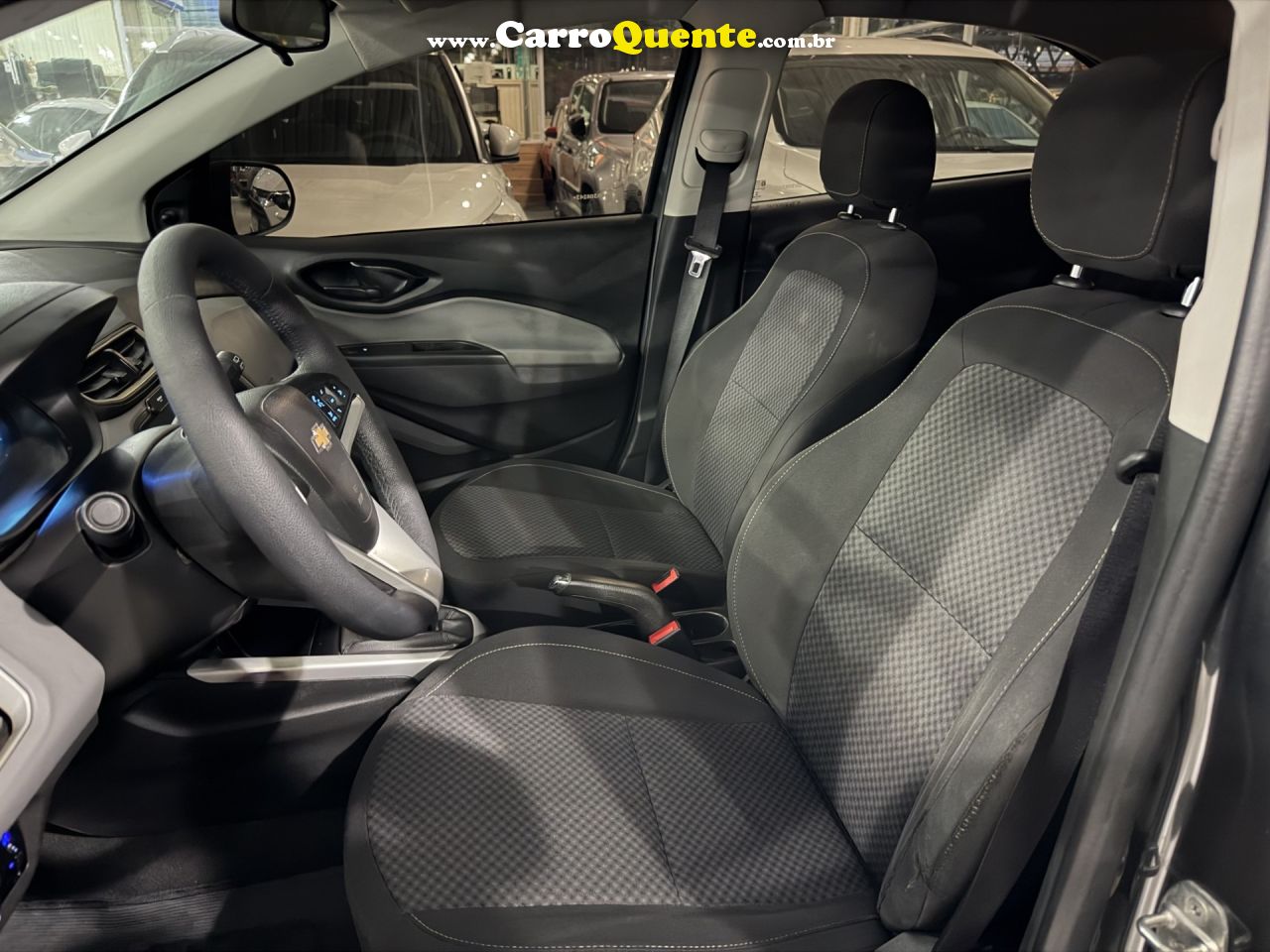 CHEVROLET   ONIX HATCH LT 1.0 8V FLEXPOWER 5P MEC.   CINZA 2018 1.0 FLEX - Loja