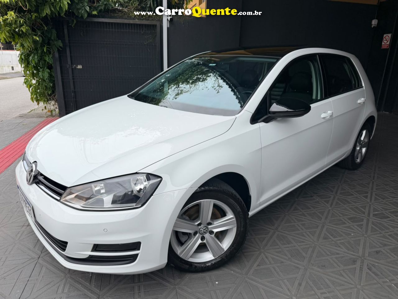 VOLKSWAGEN   GOLF COMFORTLINE 1.4 TSI 140CV AUT.   VERMELHO 2015 1.4 GASOLINA - Loja