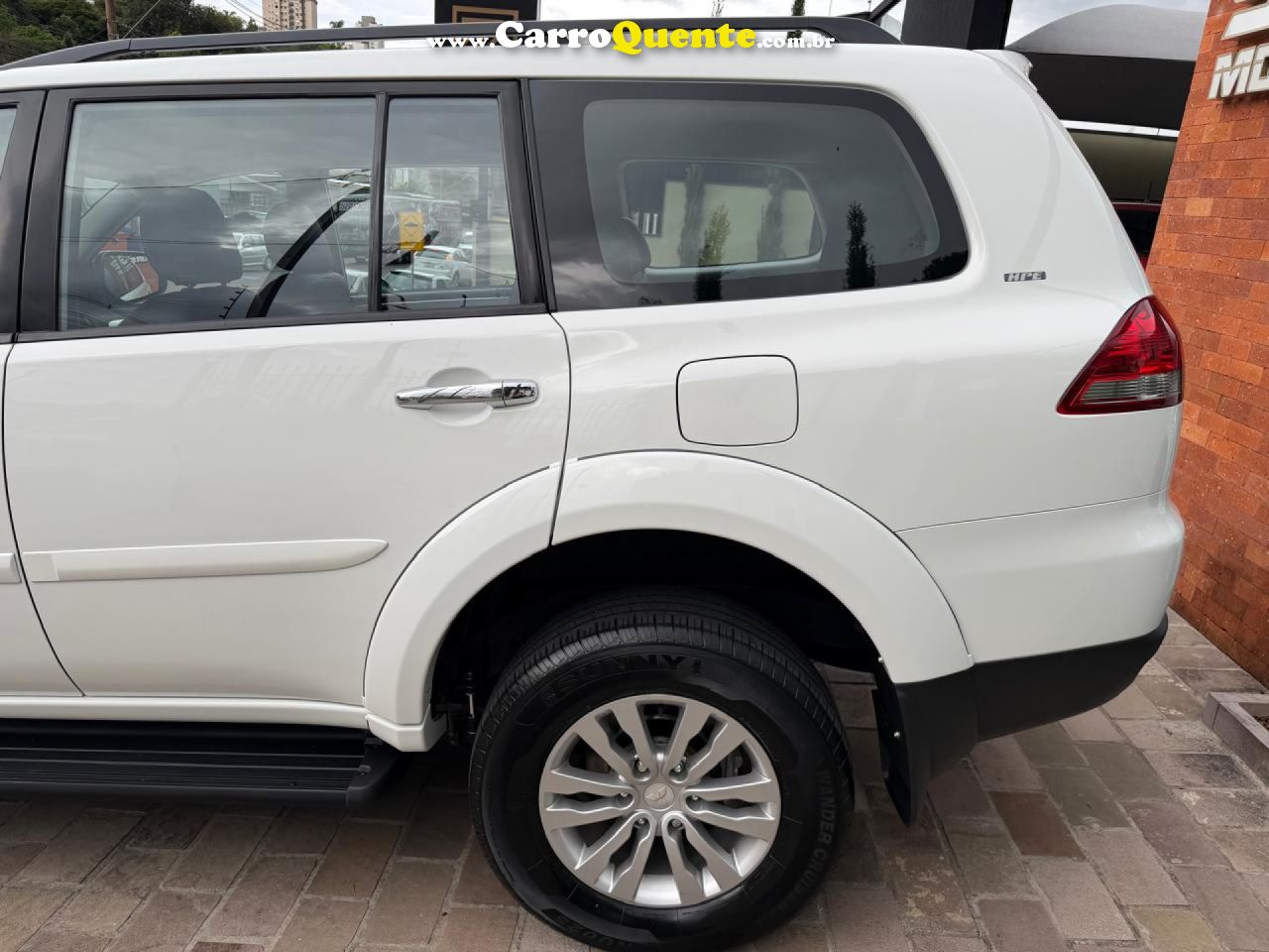 MITSUBISHI   PAJERO DAKARHPE 3.5 4X4 FLEX 5P AUT.   BRANCO 2015 3.5 FLEX - Loja
