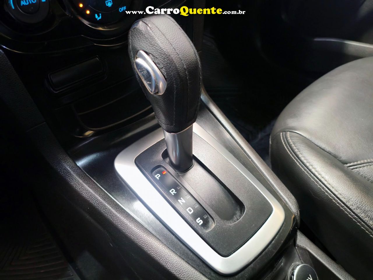 FORD FIESTA 1.6 TITANIUM SEDAN 16V 2015 - Loja