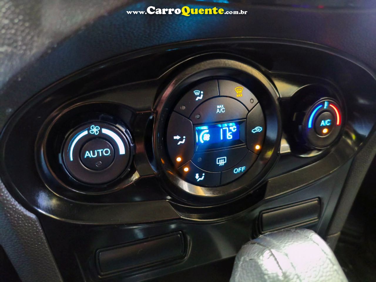 FORD FIESTA 1.6 TITANIUM SEDAN 16V 2015 - Loja