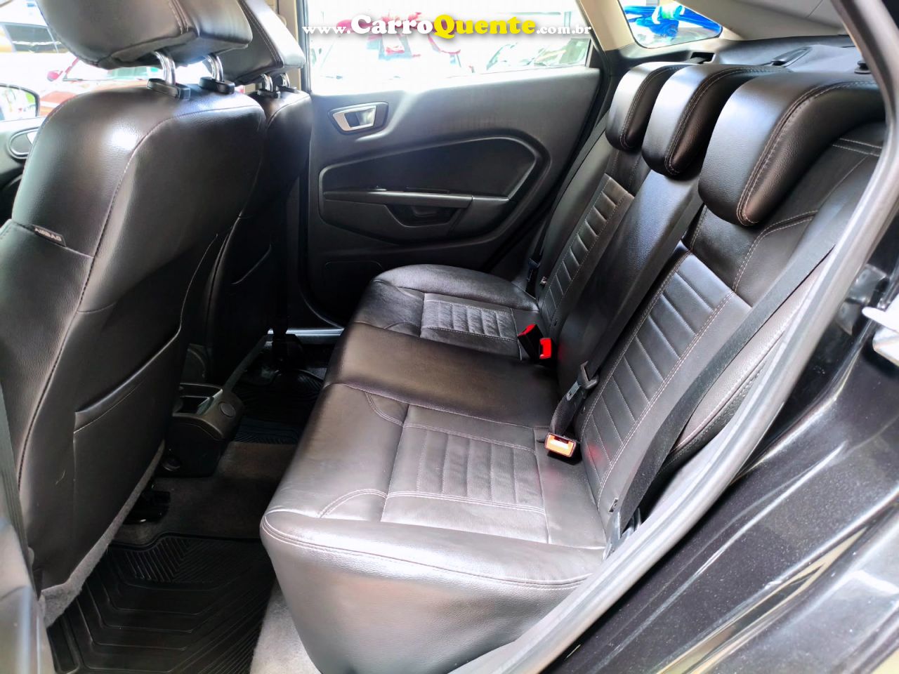 FORD FIESTA 1.6 TITANIUM SEDAN 16V 2015 - Loja